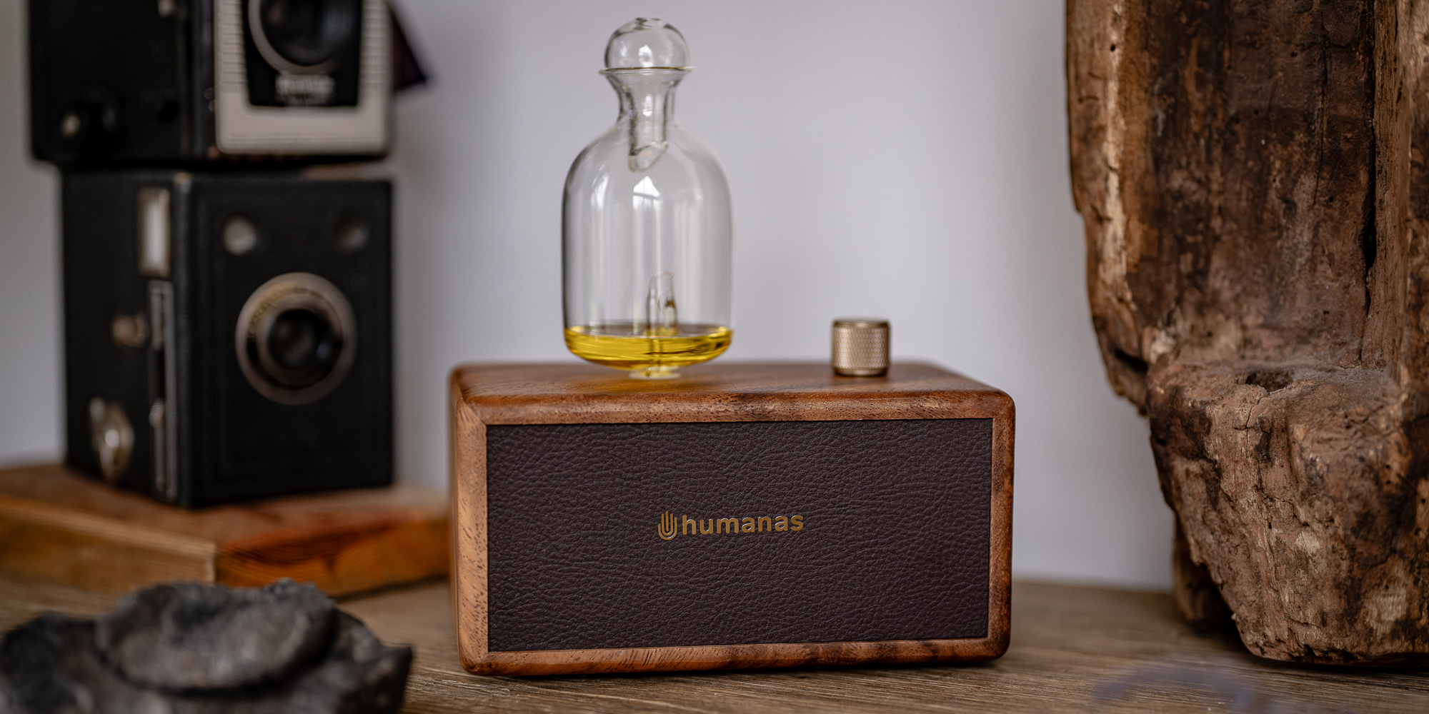 width=100% Dyfuzor olejków, aromatyzer zapachowy Humanas Natural Wood - drewno orzecha włoskiego